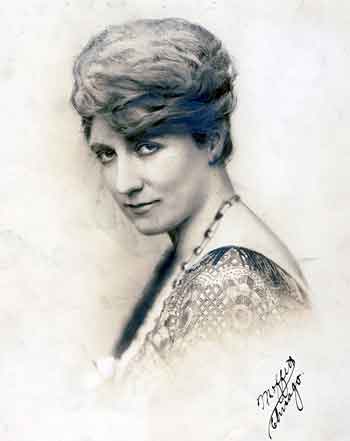 Nance O’Neil, charcoal print, 1911. From the private collection of Stefani Koorey.