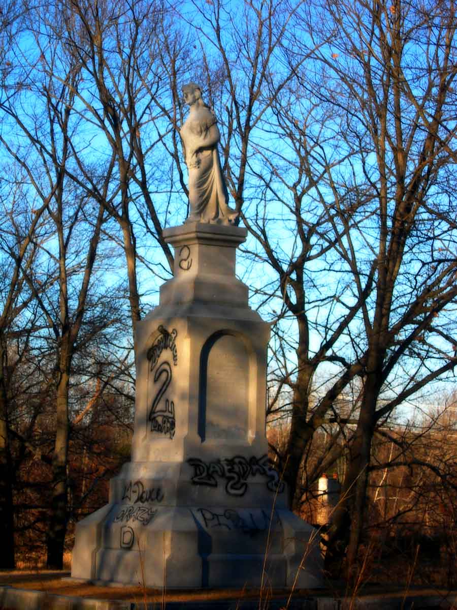 Monument to Hannah Dustin.