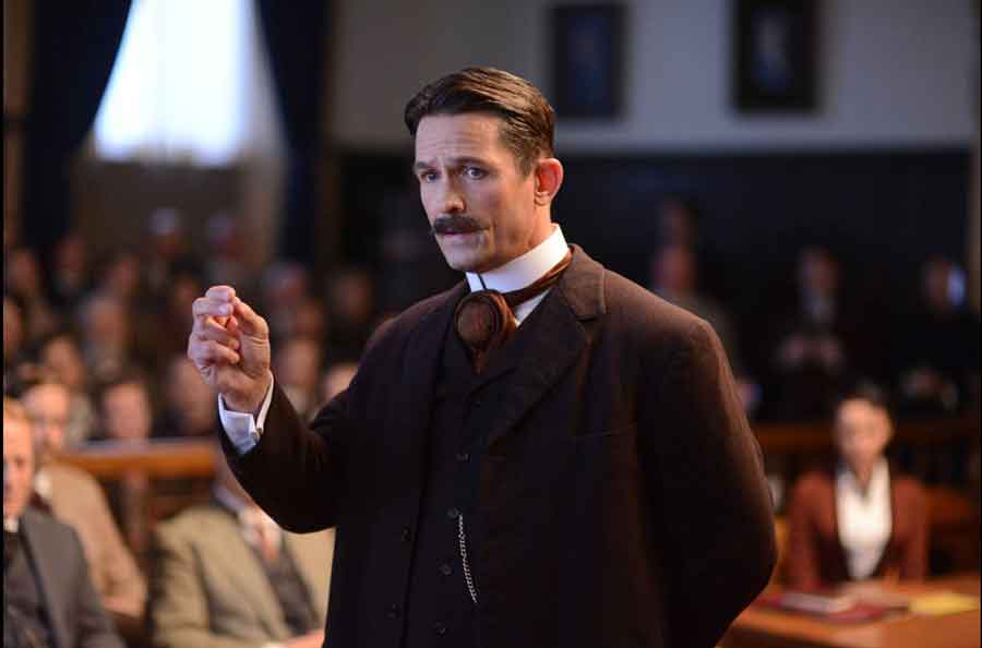 Billy Campbell as Andrew Jennings.