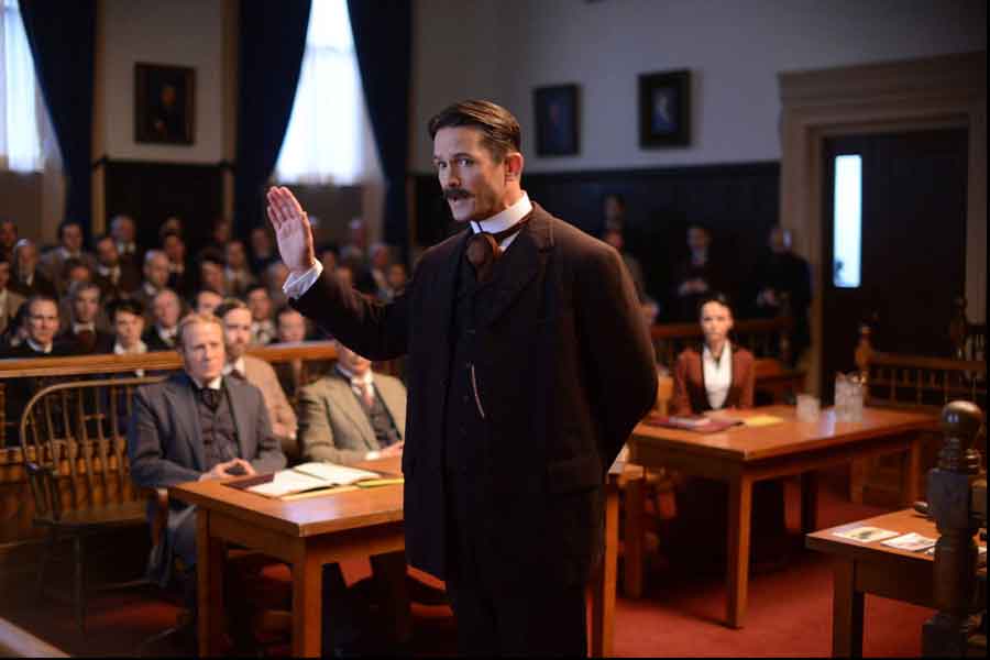 Billy Campbell as Andrew Jennings.